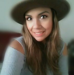 Meet your Posher, Ana